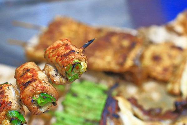 【三重美食】小六爺碳烤店-帶著碳烤香氣的純木碳平價碳烤店