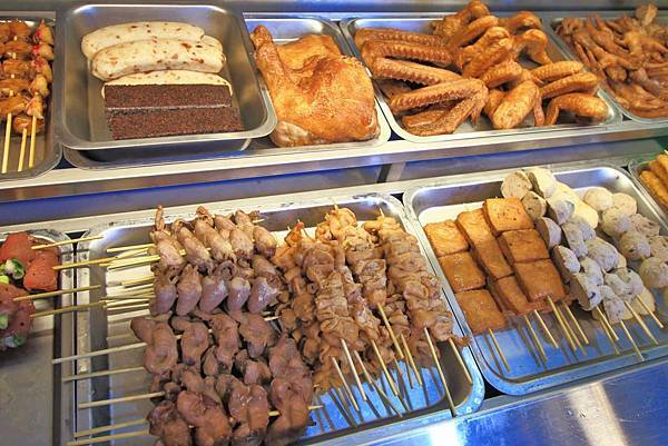 【三重美食】小六爺碳烤店-帶著碳烤香氣的純木碳平價碳烤店