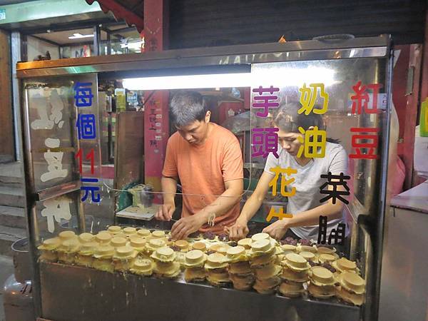 【台北美食】無名車輪餅-網路爆推的排隊美食