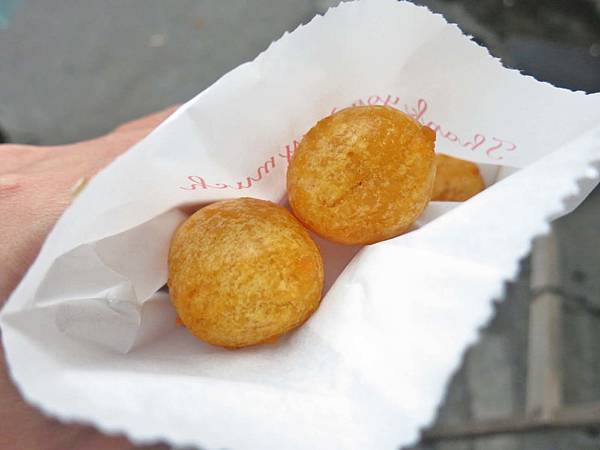 【三重美食】無名餐車地瓜球-超人氣排隊美食