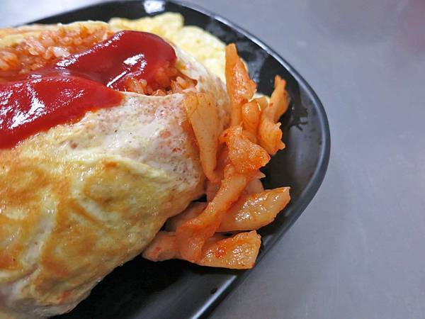 【台北美食】無名店家-超大份量又美味的極推日式蛋包飯 【台北美食】無名店家-超大份量又美味的極推日式蛋包飯