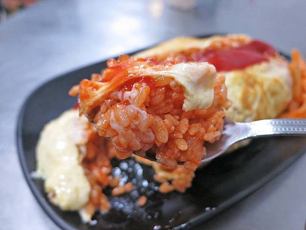 【台北美食】無名店家-超大份量又美味的極推日式蛋包飯 【台北美食】無名店家-超大份量又美味的極推日式蛋包飯