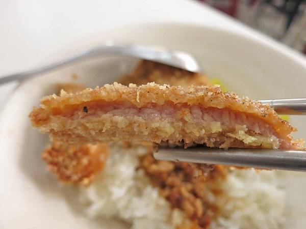 【台中美食】周記餃子專賣店-只要1個銅板就能吃到美味豬排飯