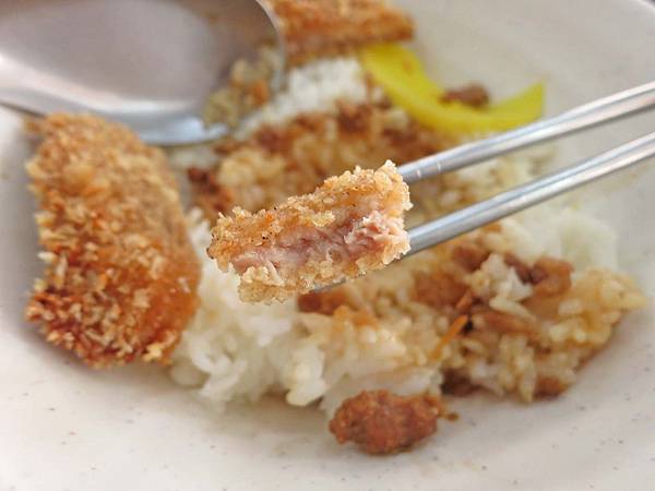 【台中美食】周記餃子專賣店-只要1個銅板就能吃到美味豬排飯