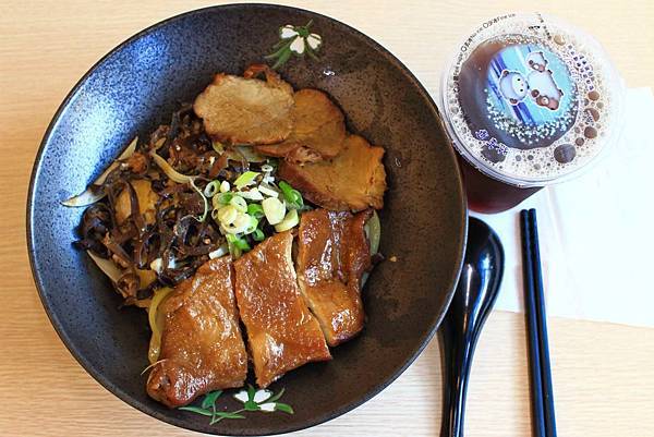 【林口美食】揹潶鍋日式拉麵-豐富配料的平價拉麵店