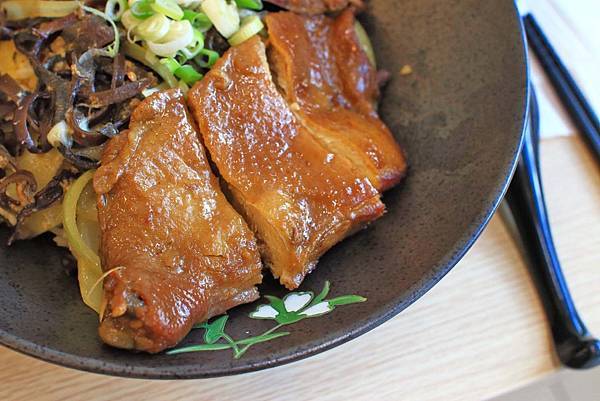 【林口美食】揹潶鍋日式拉麵-豐富配料的平價拉麵店