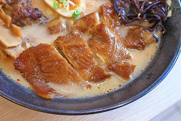 【林口美食】揹潶鍋日式拉麵-豐富配料的平價拉麵店