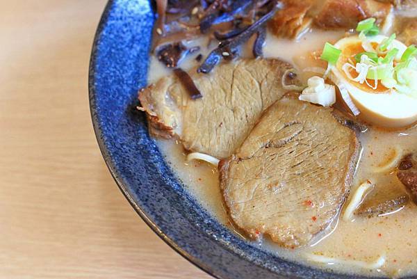 【林口美食】揹潶鍋日式拉麵-豐富配料的平價拉麵店