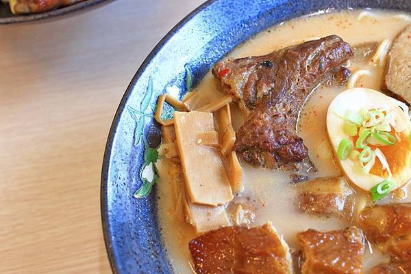 【林口美食】揹潶鍋日式拉麵-豐富配料的平價拉麵店