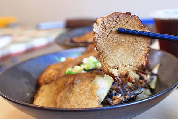 【林口美食】揹潶鍋日式拉麵-豐富配料的平價拉麵店