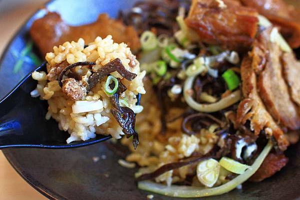 【林口美食】揹潶鍋日式拉麵-豐富配料的平價拉麵店