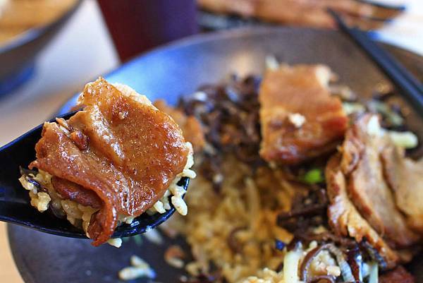 【林口美食】揹潶鍋日式拉麵-豐富配料的平價拉麵店