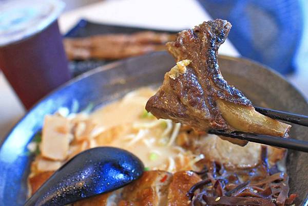 【林口美食】揹潶鍋日式拉麵-豐富配料的平價拉麵店