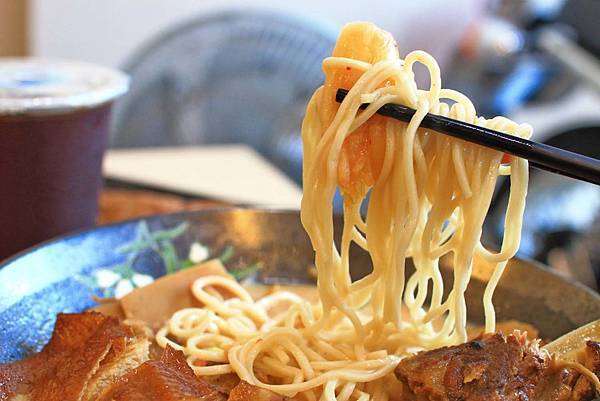 【林口美食】揹潶鍋日式拉麵-豐富配料的平價拉麵店