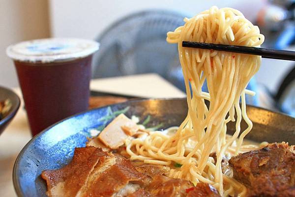 【林口美食】揹潶鍋日式拉麵-豐富配料的平價拉麵店