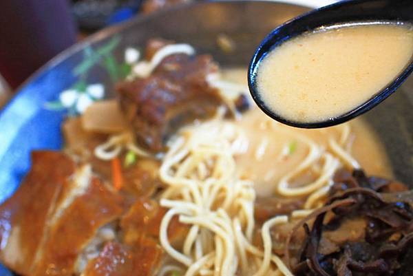 【林口美食】揹潶鍋日式拉麵-豐富配料的平價拉麵店