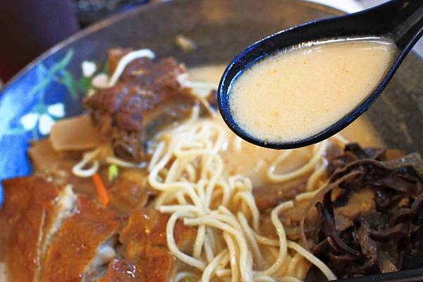 【林口美食】揹潶鍋日式拉麵-豐富配料的平價拉麵店