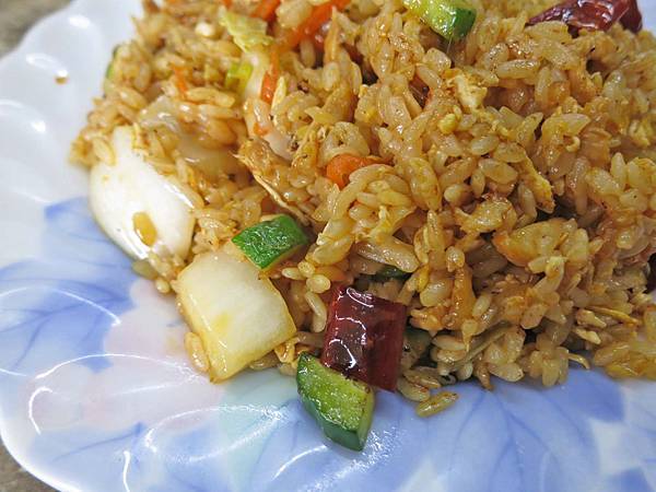 【林口美食】華新牛肉麵-令人著迷的炒飯