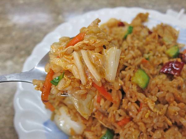 【林口美食】華新牛肉麵-令人著迷的炒飯