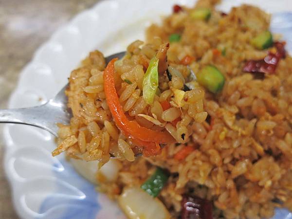 【林口美食】華新牛肉麵-令人著迷的炒飯