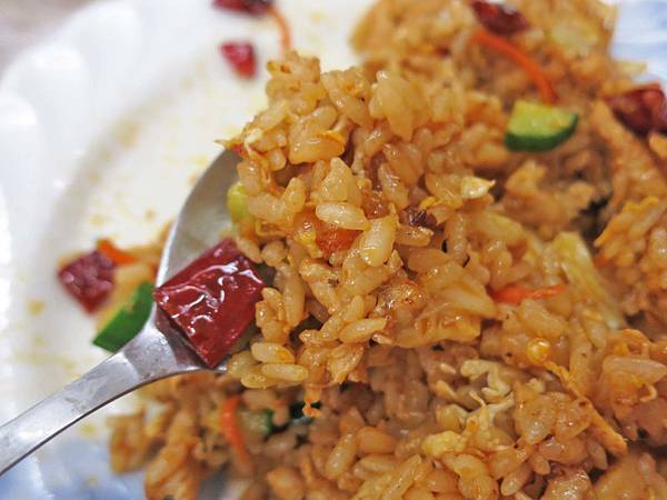 【林口美食】華新牛肉麵-令人著迷的炒飯