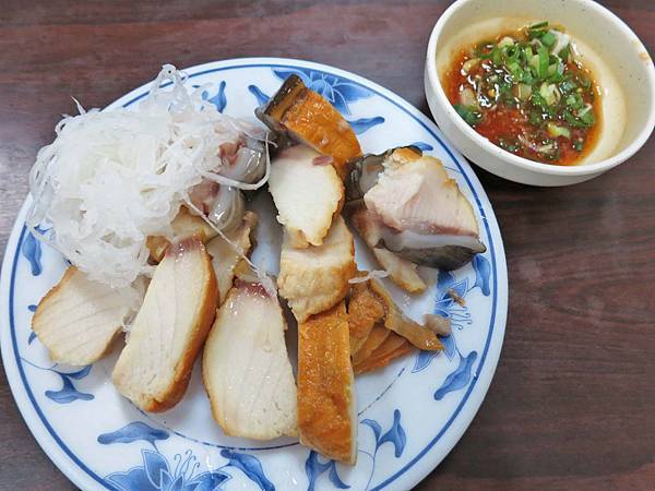 【台北美食】阿華鯊魚烟-第三代的百年老店 【台北美食】阿華鯊魚烟-第三代的百年老店