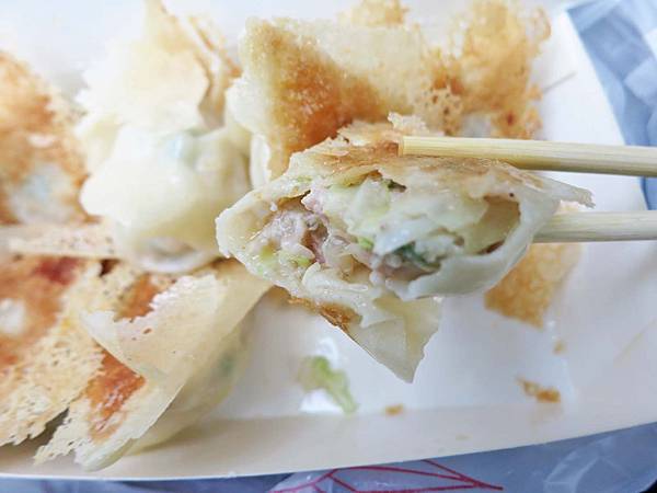 【台中美食】小六鍋貼-非用餐時間也滿滿人潮的超強店家