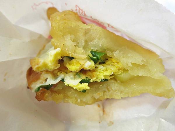 【宜蘭美食】日香炸蛋蔥油餅-不同於一般口感的美味蔥油餅