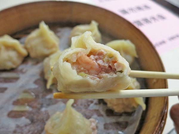 【台北美食】圓圓小籠湯包-美味又迷人的蝦仁蒸餃