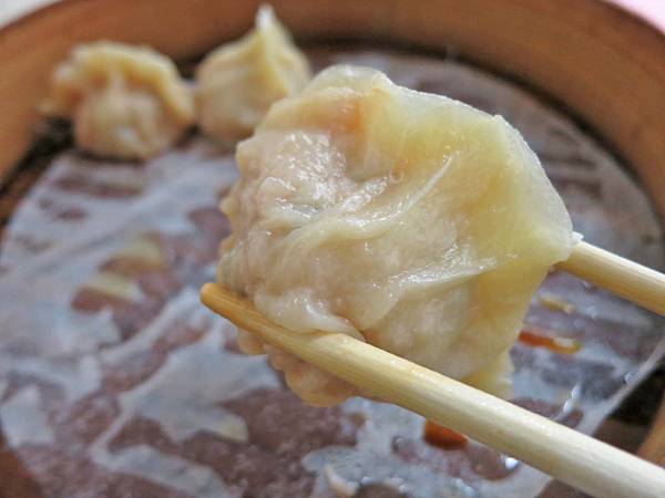 【台北美食】圓圓小籠湯包-美味又迷人的蝦仁蒸餃