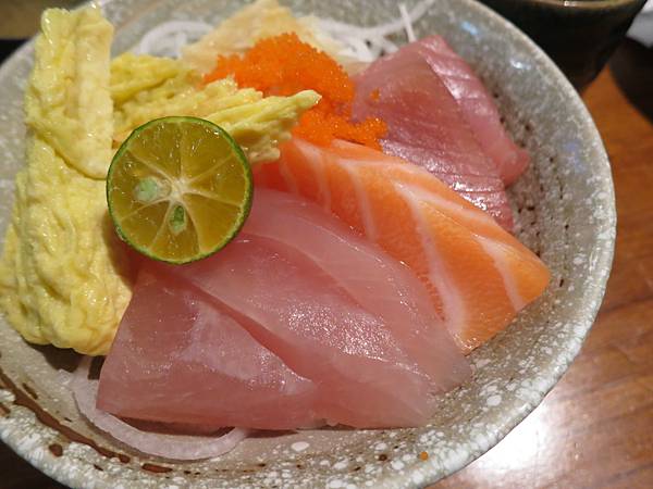 【蘆洲餐廳】福岡漁場-CP值爆表！100元就能吃到生魚片丼飯