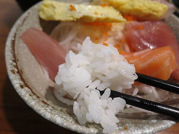 【蘆洲餐廳】福岡漁場-CP值爆表！100元就能吃到生魚片丼飯