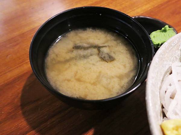 【蘆洲餐廳】福岡漁場-CP值爆表！100元就能吃到生魚片丼飯