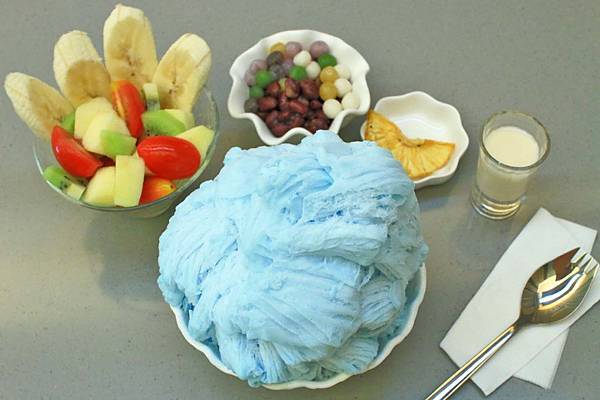 【台南美食】彩虹雪雪花冰甜品屋-全台首創！36種口味天然水果雪花冰