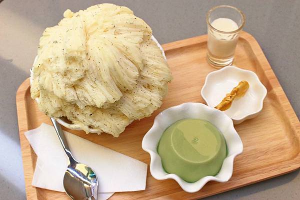 【台南美食】彩虹雪雪花冰甜品屋-全台首創！36種口味天然水果雪花冰