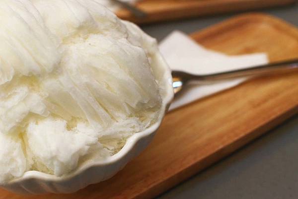 【台南美食】彩虹雪雪花冰甜品屋-全台首創！36種口味天然水果雪花冰