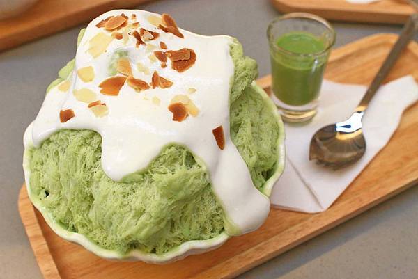 【台南美食】彩虹雪雪花冰甜品屋-全台首創！36種口味天然水果雪花冰