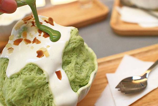 【台南美食】彩虹雪雪花冰甜品屋-全台首創！36種口味天然水果雪花冰