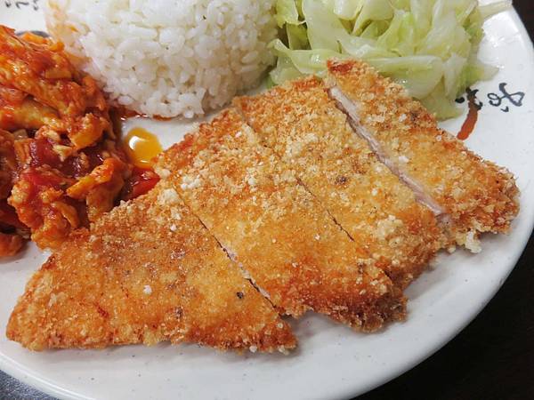 【林口美食】88精燉牛肉麵-厚度2公分的超厚實雞排飯