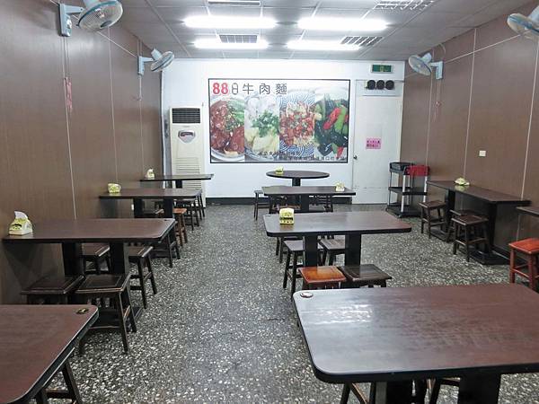 【林口美食】88精燉牛肉麵-厚度2公分的超厚實雞排飯