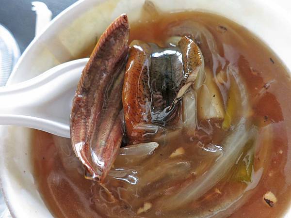 【台南美食】志明炒鱔魚-酸酸甜甜充滿焦香味的鱔魚麵