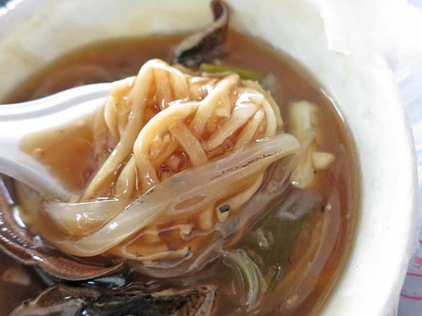 【台南美食】志明炒鱔魚-酸酸甜甜充滿焦香味的鱔魚麵