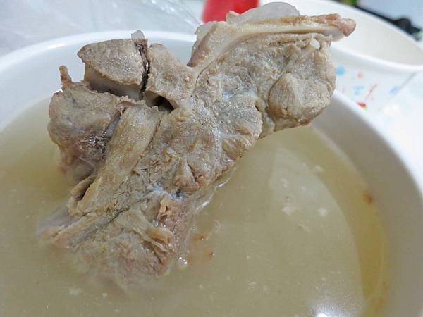 【台北美食】原汁排骨湯-排隊人潮從來沒有斷過的爆推美食