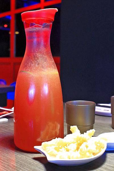 【中和美食】水貨炭火烤魚-一吃停不下手的巨無霸大份量美食! 【中和美食】水貨炭火烤魚-一吃停不下手的巨無霸大份量美食!