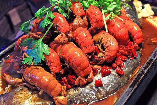 【中和美食】水貨炭火烤魚-一吃停不下手的巨無霸大份量美食! 【中和美食】水貨炭火烤魚-一吃停不下手的巨無霸大份量美食!