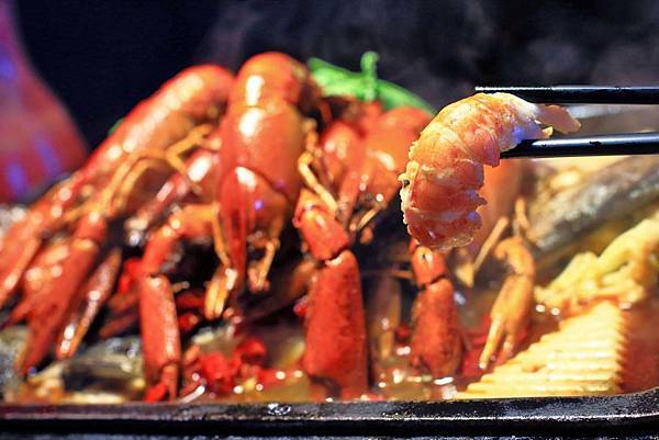 【中和美食】水貨炭火烤魚-一吃停不下手的巨無霸大份量美食! 【中和美食】水貨炭火烤魚-一吃停不下手的巨無霸大份量美食!