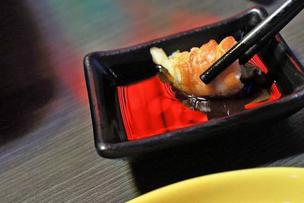 【中和美食】水貨炭火烤魚-一吃停不下手的巨無霸大份量美食! 【中和美食】水貨炭火烤魚-一吃停不下手的巨無霸大份量美食!