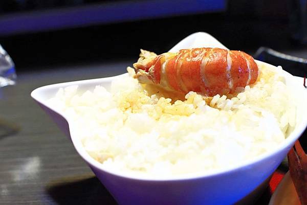 【中和美食】水貨炭火烤魚-一吃停不下手的巨無霸大份量美食! 【中和美食】水貨炭火烤魚-一吃停不下手的巨無霸大份量美食!