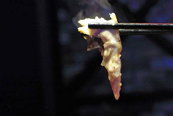 【中和美食】水貨炭火烤魚-一吃停不下手的巨無霸大份量美食! 【中和美食】水貨炭火烤魚-一吃停不下手的巨無霸大份量美食!