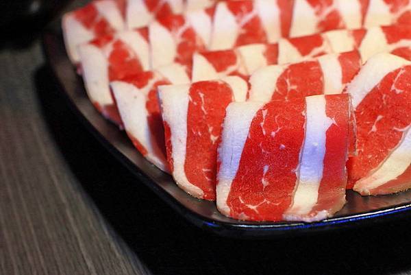 【中和美食】水貨炭火烤魚-一吃停不下手的巨無霸大份量美食! 【中和美食】水貨炭火烤魚-一吃停不下手的巨無霸大份量美食!